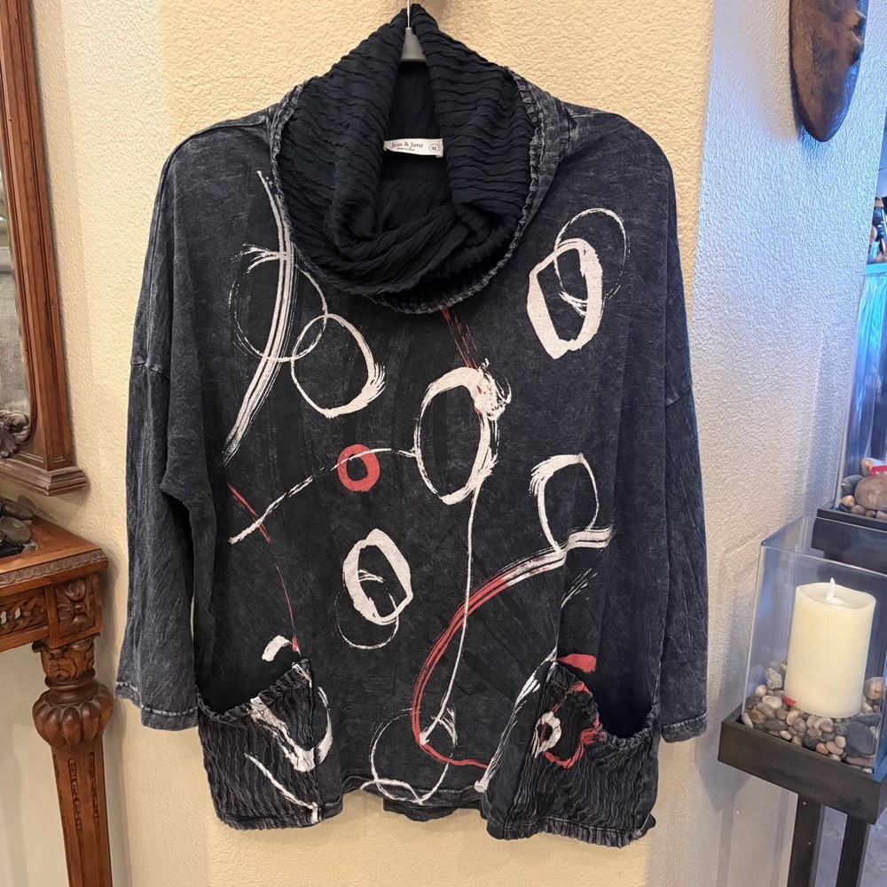 Jess & Jane Dark Gray Artsy Abstract Print Cowl Neck Top Size XL-Made in USA